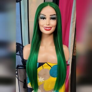 Women's mannequin hat wig or jewelry display with platinum mirror teeth